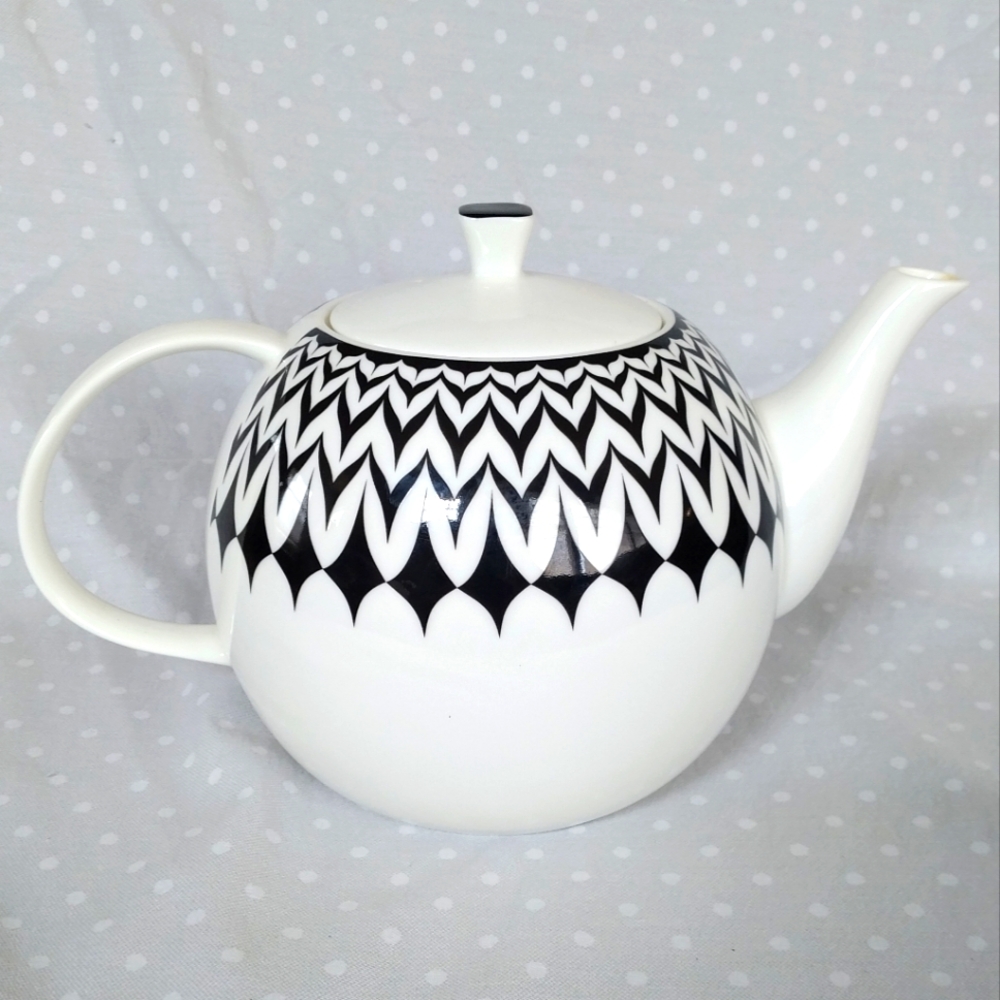 Portobello by Inspire Black and White Fine Bone China Teapot